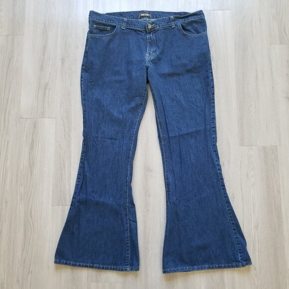 Run & Fly Jeans Men 38R Blue Bell Bottoms Made in the U.K. Medium/Dark Wash - Picture 1 of 12